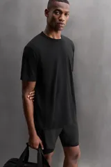 Camiseta blanca de corte holgado, cuello redondo y manga corta. Detalle de logo estampado en el bajo. Zara Athleticz.