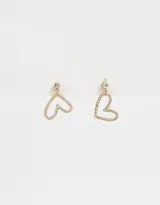 Par de aros colgantes dorados con forma de corazón, decorados con strass.