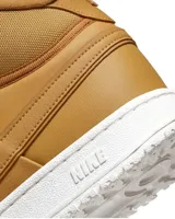 Championes de caña media Nike Court Vision Mid color marrón, con suela blanca y logo Nike en el lateral.