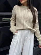 Sweater tejido de punto color rosa con diseño de ochos.