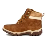 Bota de mujer de color marrón claro, con diseño acolchado y cierre de cordones.