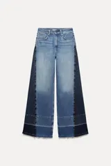 Pantalón de jean de tiro medio con cinco bolsillos, corte wide leg y detalle de tejido con lavado lateral combinado.