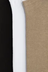 Pack de siete pares de soquetes tobilleros en punto fino de mezcla de algodón con borde superior elástico. Incluye tres pares blancos, dos pares negros y dos pares color beige.