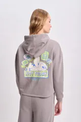 Canguro gris oscuro con efecto lavado y estampado de Stitch.