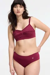 Culotte color borgoña, de microfibra suave y sin costuras, con cintura elástica y tiro bajo.