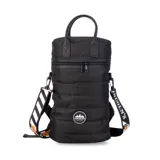 Matera estilo mochila color negro, confeccionada en nylon combinado con símil cuero. Cuenta con tapa con cierre metálico, bolsillo interno, asas y correa extensible.