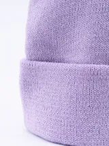 Gorro de lana tejido color fucsia.