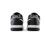 Championes urbanos New Balance modelo BB 480, color negro y blanco, con logo "N" característico en los laterales.