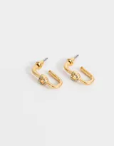 Aros dorados tipo argolla con dije de corazón con strass.