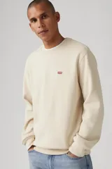 Buzo color crema de corte clásico con cuello redondo y logo de Levi's bordado en el pecho.