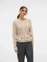 Sweater tejido color crema con cuello redondo y manga larga, con diseño calado.