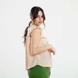 Camisa sin mangas color beige con detalles de bordado en la parte frontal.