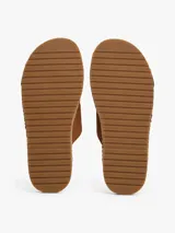 Sandalias Tommy Hilfiger marrones de ante, con doble tira y hebillas plateadas. Suela plana con borde de yute.