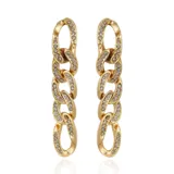 Par de aros colgantes dorados con eslabones de cadena con incrustaciones de strass.