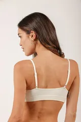 Pack de dos soutiens modelo top, de microfibra, sin aro, con copas removibles y breteles ajustables.