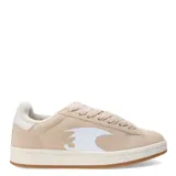 Championes urbanos color beige con detalles en blanco, suela de goma color caramelo y logo lateral con forma de ola.