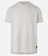 Remera deportiva blanca de poliéster y elastano con tecnología dry, cuello redondo, manga corta y estampa jacquard. Modelo regular fit.