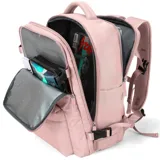 Mochila rectangular color beige, con múltiples bolsillos frontales y laterales, correas ajustables y asa superior.