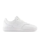 Championes urbanos New Balance modelo 480, color blanco, confeccionados en cuero, con logo "N" característico en los laterales y suela de goma. Inspirados en las zapatillas de baloncesto BB680.