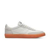 Championes Nike Killshot 2 Leather color crema con detalles en gris y suela color caramelo.