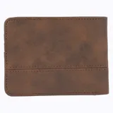 Billetera negra de cuero reciclado con logo Merrell grabado en la parte inferior.