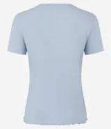 Blusa color beige de viscosa con elastano, de manga corta, cuello redondo, textura acanalada y bajo ondulado.