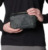 Campera impermeable Columbia Watertight II color verde oliva para hombre, con capucha ajustable, cierre frontal con cremallera, bolsillos laterales con cremallera, puños ajustables con velcro y dobladillo ajustable con cordón. Se puede guardar en su propio bolsillo. Cuenta con tecnología Omni-Tech™ que la hace impermeable y transpirable.