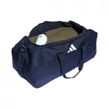 Bolso deportivo Adidas Tiro Duffle, color azul marino con logo blanco. Tiene doble asa de mano y correa de hombro ajustable.