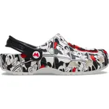 Zuecos clásicos Crocs, color blanco con estampado de cómic en blanco y negro de Mickey Mouse, con detalles en rojo. Cuentan con correa de talón pivotante negra y dijes Jibbitz™ temáticos, incluyendo un dije con la letra 'M' roja.