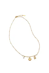 Collar dorado con cadena de eslabones y bolitas, con dije de cristal, dije de concha y dije de estrella de mar.