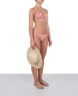 Calzón de bikini con estampado floral en tonos naranja, rosa y blanco.