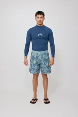 Remera de surf Rusty de manga larga, color negro con logo blanco en el pecho.