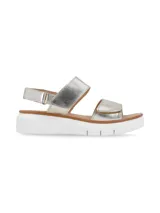 Sandalias plateadas con tiras de cuero metalizado y ajuste con velcro.