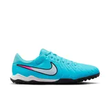 Championes de fútbol Nike Tiempo Legend 10 Academy, color celeste con detalles en blanco y rosa.