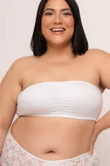 Soutien strapless sin aro, estilo top, color blanco. Confeccionado en algodón elastizado doble y copa moldeada. Tiene bolsillo para colocar copa y armar el busto.