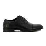 Zapato de vestir acordonado de cuero negro, con puntera redondeada y suela de goma.