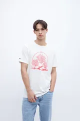 Remera negra de algodón con estampa central en color celeste con la inscripción '1956' en la parte superior y la frase 'Good Times With Your People' en la parte inferior.