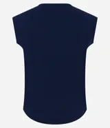 Blusa musculosa azul marino de crepé con cuello redondo y escote en V con aro metálico.