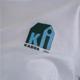 Remera blanca de algodón con logo estampado en el pecho.