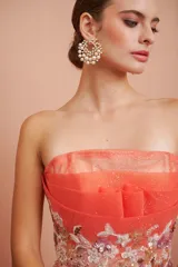 Aros grandes circulares con perlas y strass.