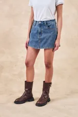 Skort de denim mini con tiro medio, 100% algodón, suave y resistente.