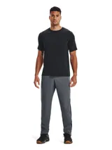 Remera celeste de Under Armour, corte clásico, mangas cortas y logo estampado en el pecho.