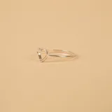 Anillo de plata 925 con forma de corazón calado.