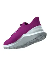Championes Under Armour Phade RN 3 para mujer, color violeta con logo negro y suela blanca. Ideales para running.