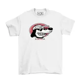 Remera blanca de algodón con estampa de un perro con gorra y gafas de sol fumando un cigarrillo.