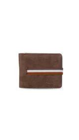 Billetera negra de símil cuero con banda elástica horizontal blanca. Interior con doble compartimento para billetes, visor y tarjeteros.