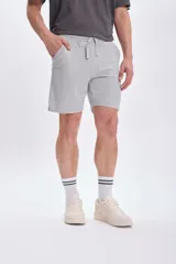 Bermuda deportiva gris de piqué.