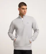 Buzo deportivo gris con cuello alto, cierre de cremallera, manga larga con puños ajustados, bolsillo tipo canguro y logo de la marca bordado en el pecho.