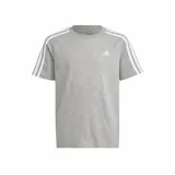 Remera Adidas Essentials gris melange de corte clásico, con cuello redondo y mangas cortas. Presenta el logo de Adidas bordado en el pecho y las tres tiras características de la marca en color blanco sobre los hombros.