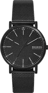 Reloj Skagen Signatur con caja de acero inoxidable negra de 40mm y malla metálica negra de 20mm. Esfera negra con acabado sandblast y cristal mineral. Resistente al agua 3 ATM.